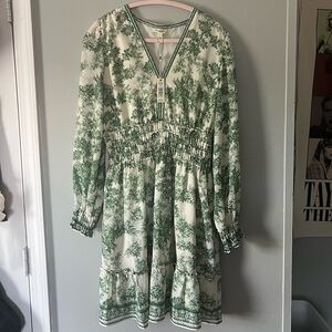 MAX STUDIO / WOMEN’S / LG
Long Sleeve Smocked Georgette Minidress
